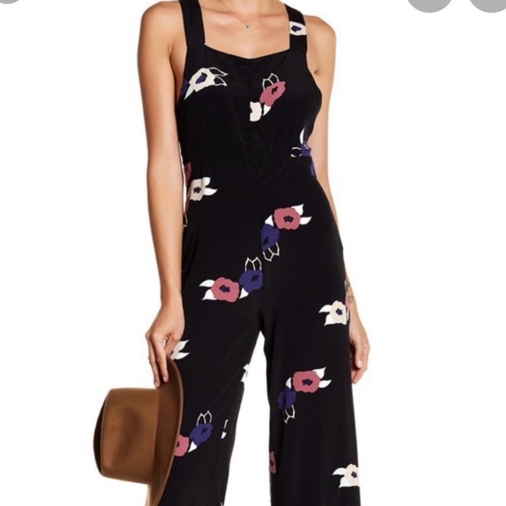 ROLLA’S BLACK FLORAL CRISS CROSS BACK CROPPED JUMPSUIT SIZE XS
